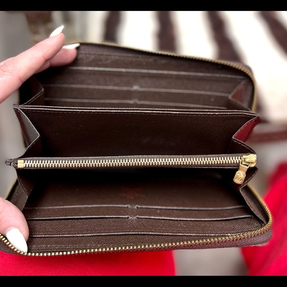 Authentic Louis Vuitton Damier Zippy Wallet - Picture 6 of 8